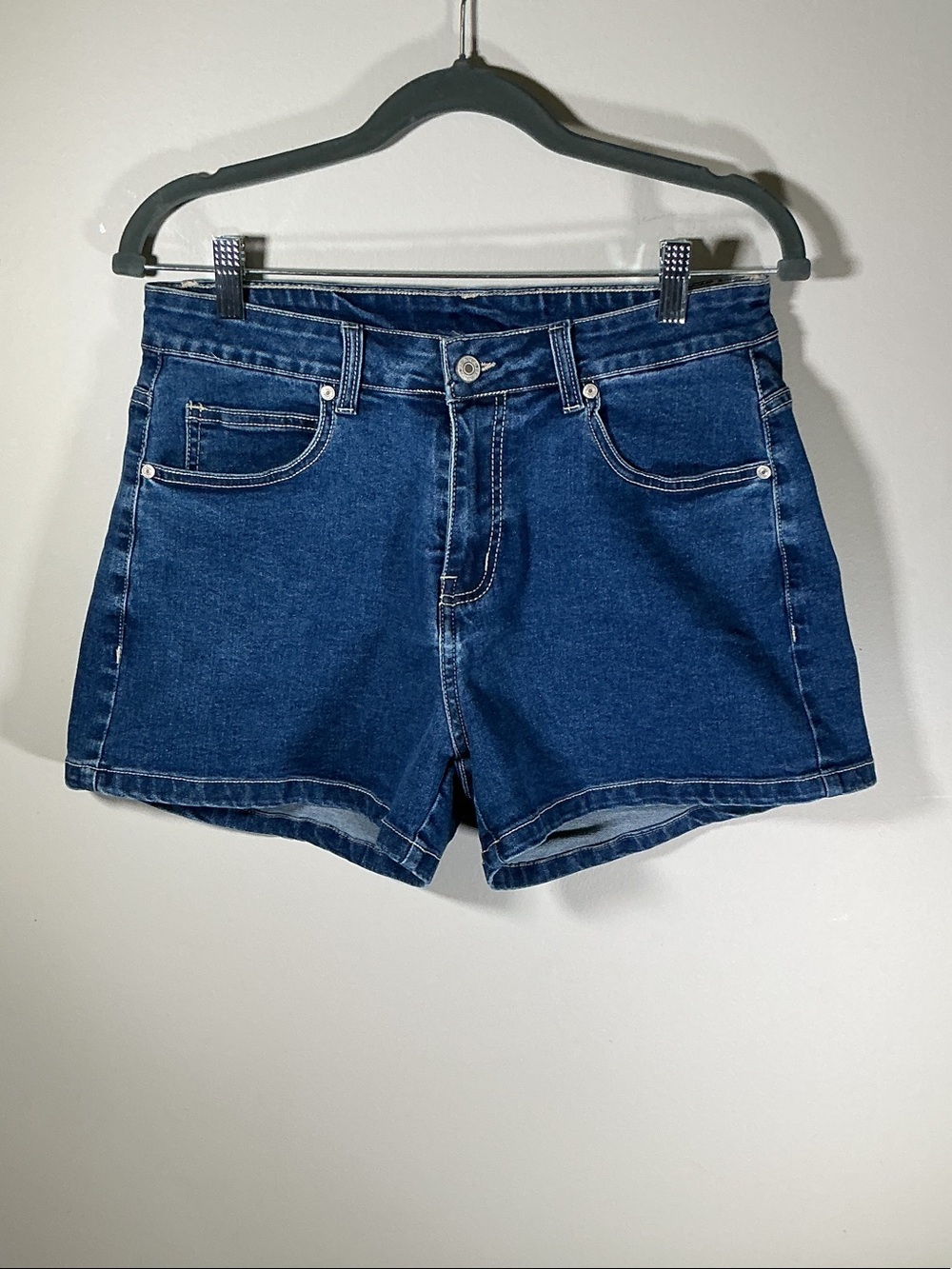 Women’s Dark Wash Stretch Denim Shorts Size Large